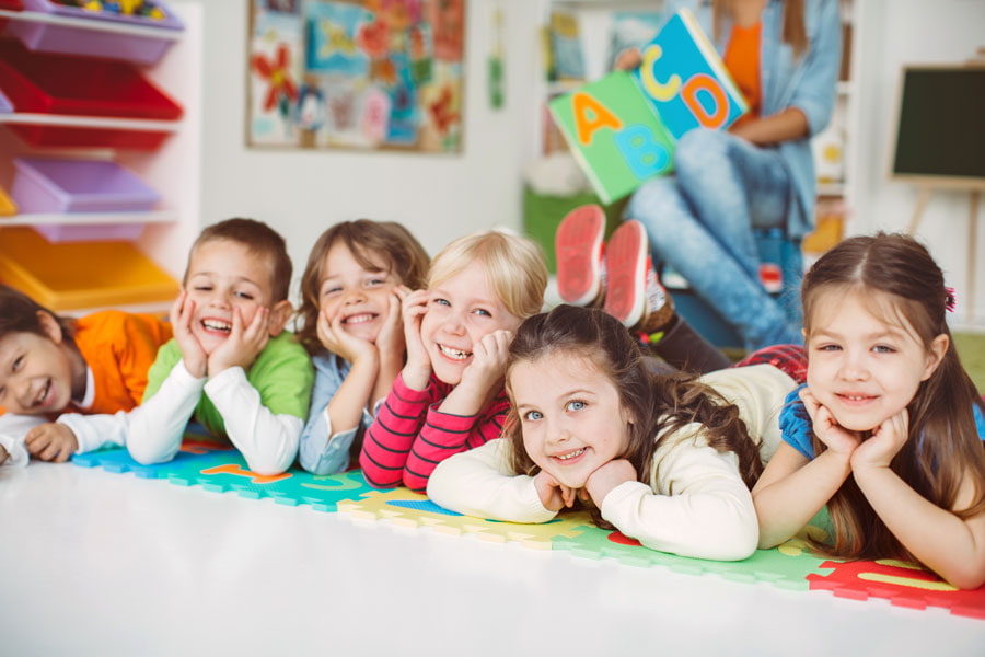 Kindergartenhelferin Foto iStock